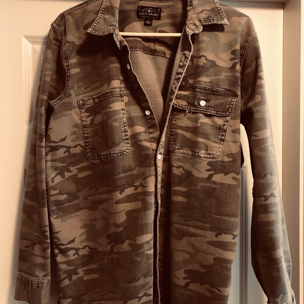 Lucky Brand xl camouflage button front shirt w/breast pockets